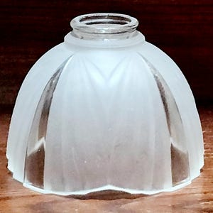 Art deco geëtste kristallen lampenkap - 2 1/4&quot; passend, 5&quot; hoog, diameter 6 1/2&quot;
