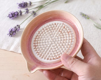 Handmade Ceramic Garlic Grater, No Waste Garlic Ginger Grater Dish with Spout, Easy Clean Kitchen Tool, Custom Gift for Chef