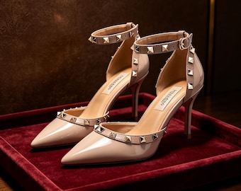 Maßgeschneiderte Einlegesohlen ， Nude Lackleder Nieten Knöchel Riemen Heels, Spitz Stiletto Pumps, Elegante Hochzeitsfeier Schuhe