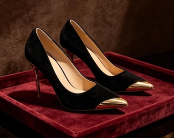 Plantillas personalizadas, tacones de aguja de terciopelo negro, zapatos de salón con punta dorada, elegantes zapatos de fiesta formales, calzado de lujo para invitadas de boda para mujer.