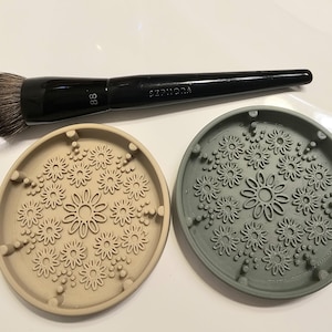 Almohadilla limpiadora de brochas de maquillaje impresa en 3D, diseño floral, juego beige y verde