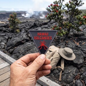 Parche bordado triangular del Parque Nacional de los Volcanes de Hawái para planchar, recuerdo de senderismo, regalo de viaje sobre lava