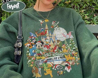 Sudadera navideña retro de Mickey y sus amigos de Comfort Colors®, camiseta navideña de Walt Disney World, camisetas a juego para el viaje familiar a Magic Kingdom 2026.