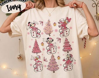 Sudadera Comfort Colors® Mickey y sus amigos rosa con árbol de Navidad, suéter mágico de Mickey y sus amigos, camisetas navideñas a juego para toda la familia, regalo de Disney