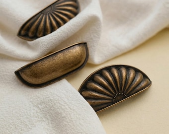 Antique Brass Cup Pull Handles 64mm 76mm Vintage Drawer Pulls Kitchen Cabinet Handles Shell Half Moon Dresser Hardware
