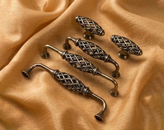 Decorative Birdcage Cabinet Knobs | Vintage Bronze finish Furniture Handles for Dresser and Cupboard