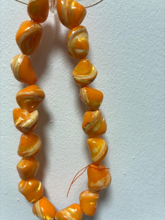 Boho Orange Shell Bead Bracelet - image 2