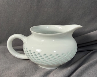 Jarra de crema de porcelana hecha a mano con forma de grano de arroz, jarra de leche para café translúcida, taza de té de cerámica sostenible, regalo exclusivo para amantes del café y el té.