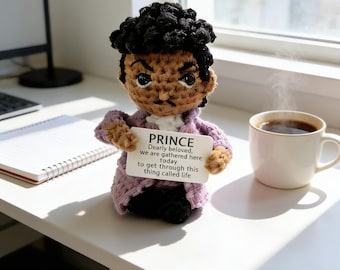 Peluche de apoyo emocional tejido a crochet inspirado en Prince / Amigurumi de ícono musical hecho a mano / Regalo de ánimo