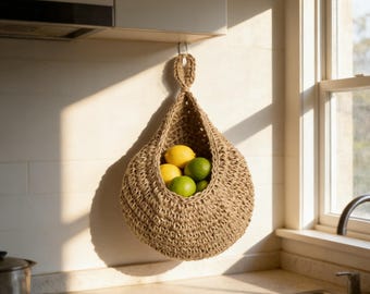 Cestino portaoggetti sospeso all'uncinetto in stile boho / Borsa portafrutta da appendere alla parete tessuta a mano / Organizzatore per frutta e verdura da cucina