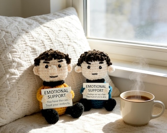 Handmade häkeln Star Trek Inspiration emotionale Unterstützung Puppen | Kirk & Spock Umarmung | Geschenk für Trekkies