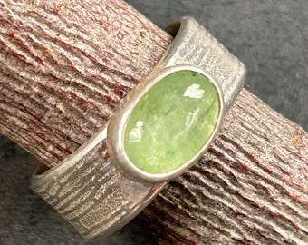 Anillo de cianita verde talla 6 1/4