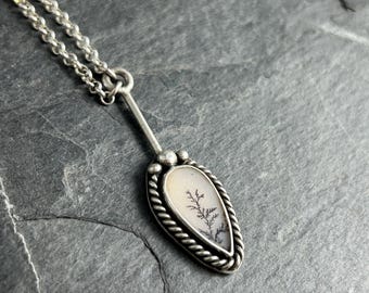 Collar de ágata dendrítica hecho a mano