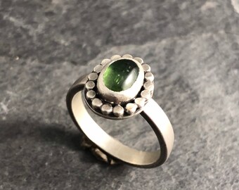Anillo de turmalina verde afgana, talla 7,25, hecho a mano