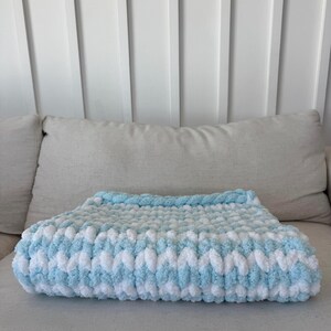 Couverture pour bébé en grosse maille | Fil chenille doux | Cadeau de naissance fait main image 7