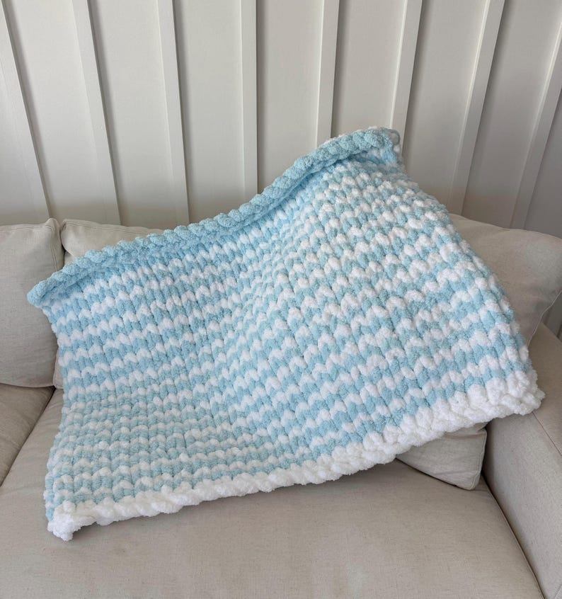Couverture pour bébé en grosse maille | Fil chenille doux | Cadeau de naissance fait main Bleu