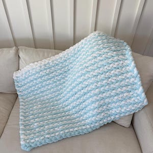Couverture pour bébé en grosse maille | Fil chenille doux | Cadeau de naissance fait main image 9