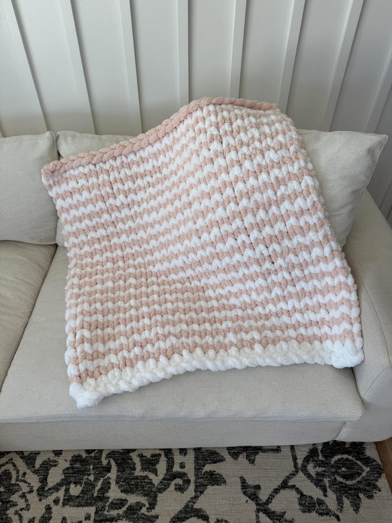 Couverture pour bébé en grosse maille | Fil chenille doux | Cadeau de naissance fait main Rose