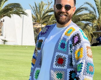 Oversize-Strickjacke im Häkel-Patchwork-Stil