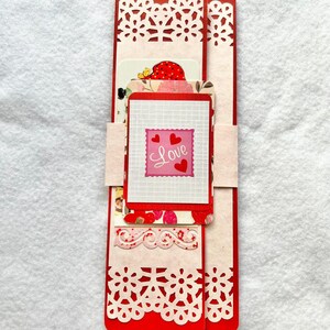 Envelope de vale-presente feito à mão com corações vermelhos e rosa – porta-presente elegante e versátil