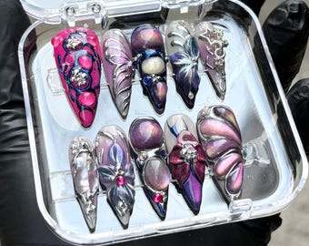 Uñas postizas Galaxy Stiletto: diseño floral con mariposas en cromo 3D