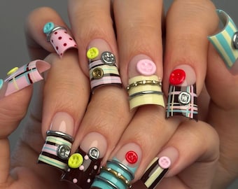 Uñas postizas a cuadros hechas a mano, diseño 3D estilo Y2K, uñas reutilizables con mensaje.