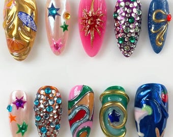 Uñas postizas estilo Y2K / Arte abstracto del océano, uñas almendradas con pedrería