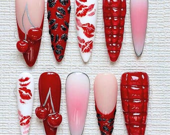 Uñas postizas color cereza almendrado / Estampado de labios 3D, detalle de leopardo, acabado brillante.