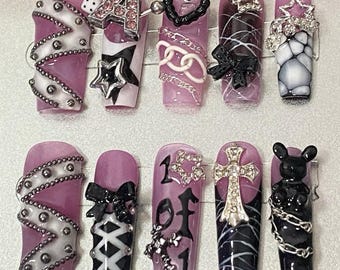 Uñas postizas góticas 3D hechas a mano, diseño con dije morado y negro Y2K
