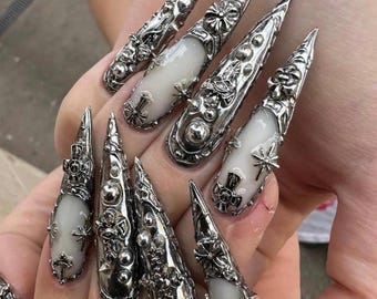Uñas postizas góticas 3D con forma de cruz, armadura plateada de estilete, hechas a mano