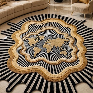 Puede incluir: Una alfombra redonda con un diseño de mapa del mundo. La alfombra presenta un borde a rayas blanco y negro, un borde ondulado beige y marrón claro, y un patrón de rayos de sol blanco y negro alrededor de un mapa del mundo marrón claro.