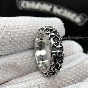 Anillo vintage Eternity Vine – Anillo gótico con diseño floral y detalles grabados en tono plateado