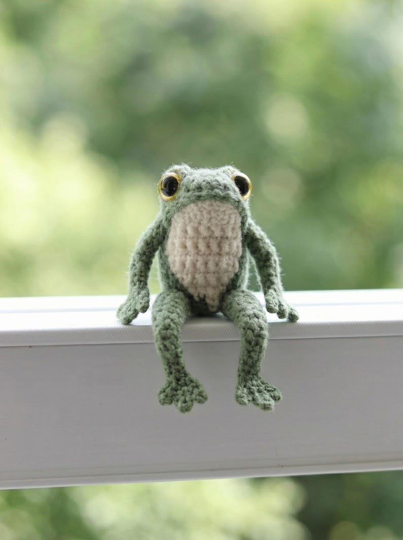 Crochet frog pattern - A crocheted frog sitting on a window