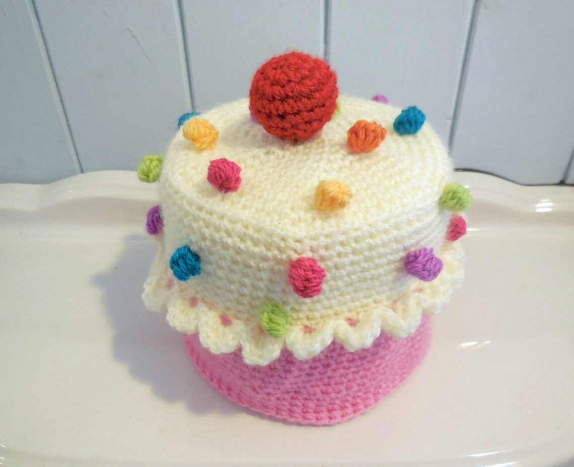 Cupcake toilet paper cover crochet pattern in English and