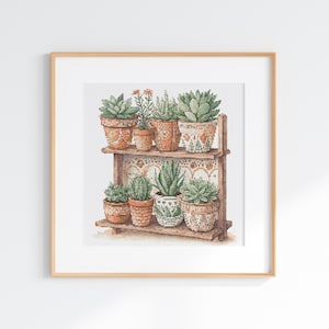 Può includere: Dipinto ad acquerello di una mensola in legno che espone varie piante grasse in vaso. I vasi sono adornati con motivi e trame intricate, che mostrano un'estetica bohémien. L'opera d'arte è incorniciata in una cornice di legno chiaro.