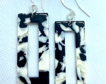 Pendientes colgantes de acetato con caparazón de tortuga en blanco y negro: alambres de plata