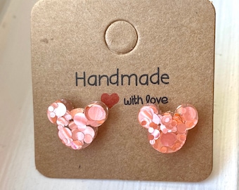 Pendientes de ratón: tachuelas de resina con purpurina de oro rosa