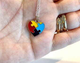 Collar de corazón con pieza de rompecabezas: joyería para la concienciación sobre el autismo