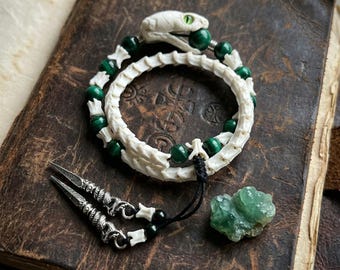 Doppelschicht echte Schlangenknochen Armband, echte Schlangenwirbel und Edelstein Schmuck, Gothic Witchy Ästhetik, Kuriositäten makaberes Geschenk