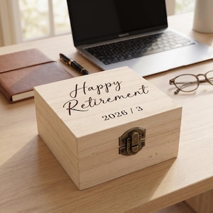 Rechthoekige opbergdoos met klapdeksel van paulowniahout, vintage stijl met onbewerkt hout, met gepersonaliseerd patroon en naam, ideaal als cadeauverpakking.