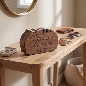 Caja de joyería de madera con forma de gato, nombre y diseño personalizados, organizador de pendientes, collares y pulseras, estuche de regalo personalizado para guardar joyas.