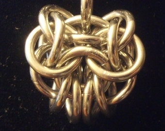 Arraby chainmaille pendant tutorial.