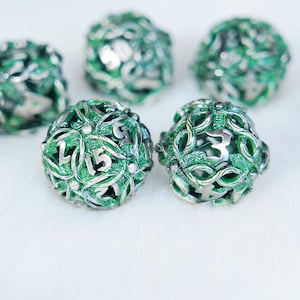 Juego de dados esféricos de metal / Enredaderas verdes, números plateados / Dados de juego de rol de mesa Bosque encantado