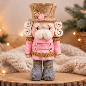 Patrón de ganchillo del Cascanueces en PDF, muñeco soldado amigurumi navideño, descarga digital.
