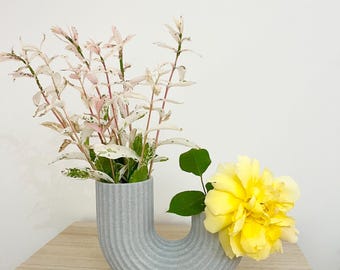 U-shaped vase