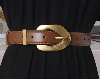 Elegant Belt with Gold Buckle - Luxury Fashion Accessory for Women