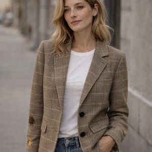 ブラウンチェック柄ブレザー（レディース）、ヴィンテージチェックブレザージャケット、クラシックオフィスブレザー、カジュアルシックな秋用ジャケット、エレガントなワークウェアブレザー