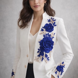 Blazer blanco con estampado floral para mujer, chaqueta con bordado de rosas azules, blazer elegante y chic, chaqueta formal llamativa, blazer de estilo lujoso.