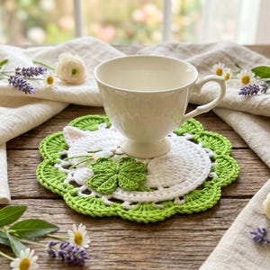 Motif de dessous de verre Kitty au crochet | Tapis mug chat endormi PDF | Décoration de table chat trèfle | Adapté aux débutants | Tutoriel au crochet à téléchargement immédiat