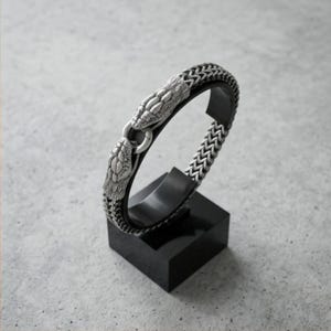 Pulsera para hombre con doble cabeza de serpiente – Diseño de cobra de acero inoxidable en color morado cobalto – Brazalete de cadena estilo punk rock para uso diario